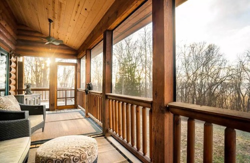 Rileyville House | Secluded Mtn Cabin, Hot Tub, Fire Pit, Stargazing, Surrounded by National Park!
