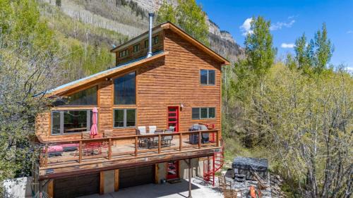 Purgatory Ski Chalet | Secluded Mtn home by Purg, Hot Tub, Views! Pets ok
