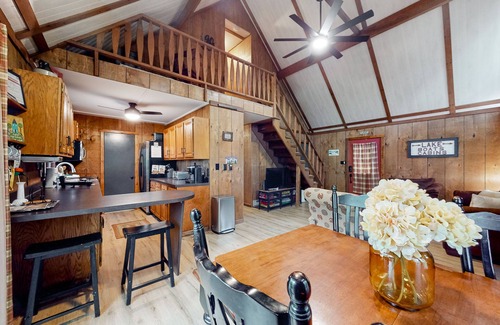Lake Harmony Estates House | Secluded mtn & ski-view home near lake & beach with firepit, fireplace & tennis