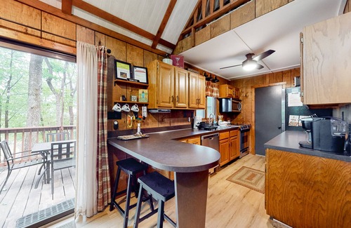 Lake Harmony Estates House | Secluded mtn & ski-view home near lake & beach with firepit, fireplace & tennis