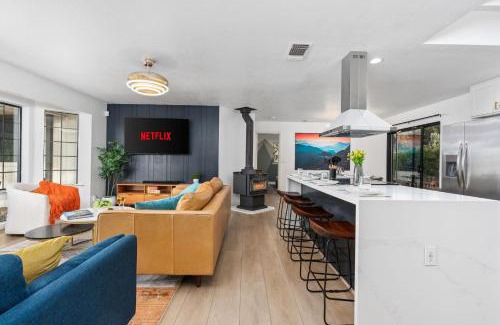 Oakhurst Villa | Secluded Mtn Top Family Haven with Spa, Views & Arcade