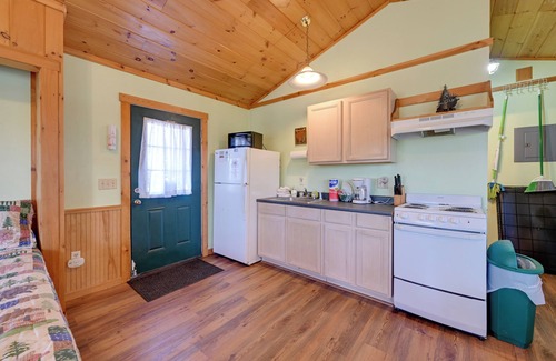 Bryson City Cabin | Secluded Nantahala 'Gone Hunting' Cabin w/Hot Tub