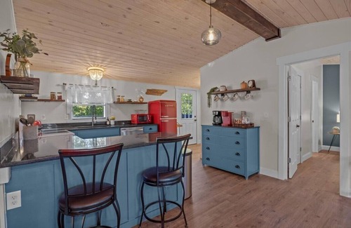 White Bluff RV Rental | Secluded Nashville Area Luxury Glamping w/Hot Tub; 5 Acres; Pet Friendly