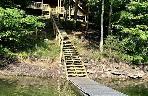 Flat Hollow Marina House | Secluded No Wake Cove - Private Covered Dock - Screened Porch - Kayaks - Netflix