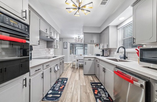 Sharpstown House | Secluded Oasis Hot Tub, Pool Table, Golf & More