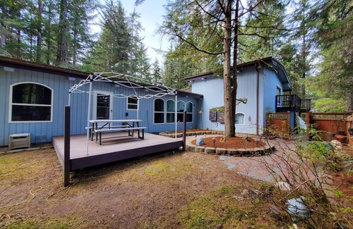 Back Loop House | Secluded Oasis Near Mendenhall Glacier and Trails