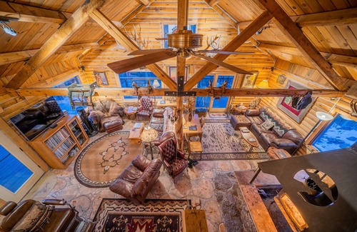 Estes Park House | Secluded Offgrid Backcountry Lodge in Natl Forest