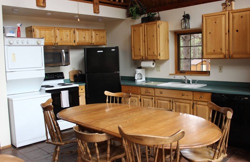 Greer Cabin | Secluded-On An Acre In The Pines! A Short Walk To The Fabulous Greer Lakes!