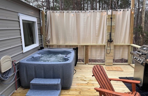 Tie Plant Cabin | Secluded one bedroom cabin with large deck overlooking a wooded gully.