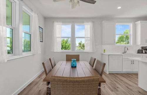 Sanibel Cottage | Secluded One Bedroom Cottage, Walking Distance to Sanibel Beaches - Tiki Cottage A!