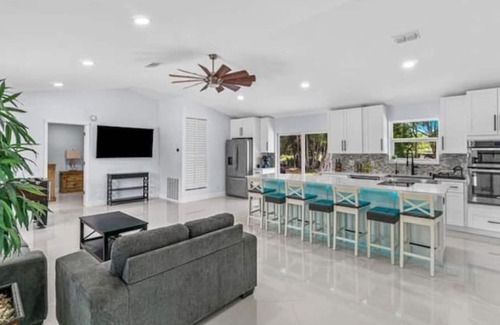 Hunt Club House | Secluded Palm Beach Oasis
