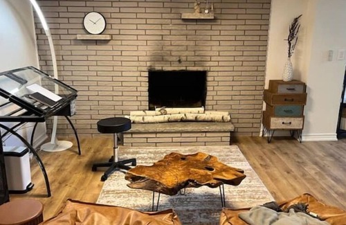 Scugog Cottage | Secluded Pet Friendly House With Pond and Forest Trails in Uxbridge