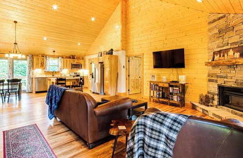 Hendersonville Cabin | Secluded, Private! Forested Hendersonville Retreat