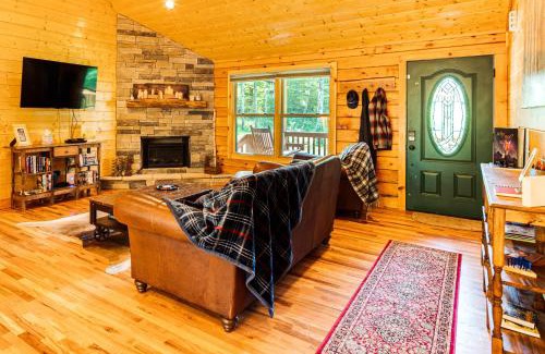 Hendersonville House | Secluded, Private! Forested Hendersonville Retreat