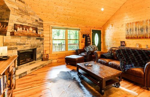 Hendersonville House | Secluded, Private! Forested Hendersonville Retreat