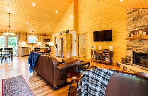 Hendersonville House | Secluded, Private! Forested Hendersonville Retreat