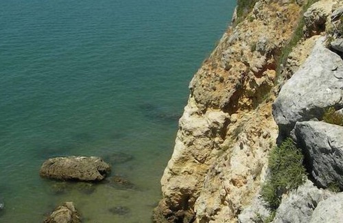 Ferragudo Villa | Secluded property with garden & pool, next to beach and the village is nearby.