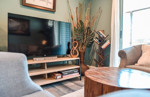 Rossville House | "Secluded Ranch Oasis: Elegance Meets Comfort!" Prvt Parking, WiFi,