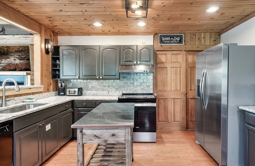 Townsend Cabin | Secluded, Renovated, 2 Cabins in Townsend! Hot Tubs, Large Yard, Gorgeous Views!