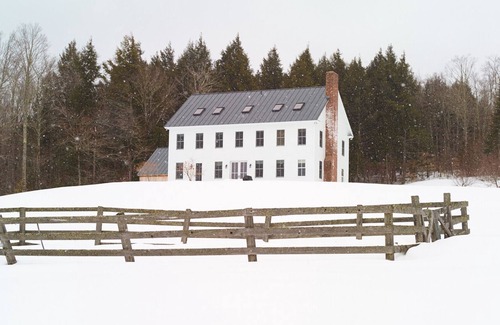Londonderry House | Secluded Retreat Views, Private Pond & Chef's Kitchen