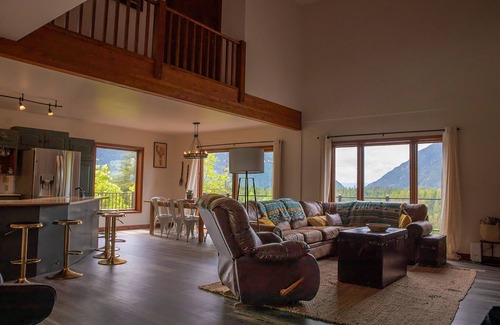 Columbia Falls House | Secluded River Retreat 8 minutes from West Entrance to Glacier National Park.