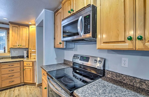 Easton Cabin | Secluded Riverfront Cabin Rental in Easton!