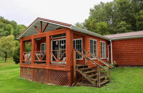 Cashton House | Secluded Rustic Cabin