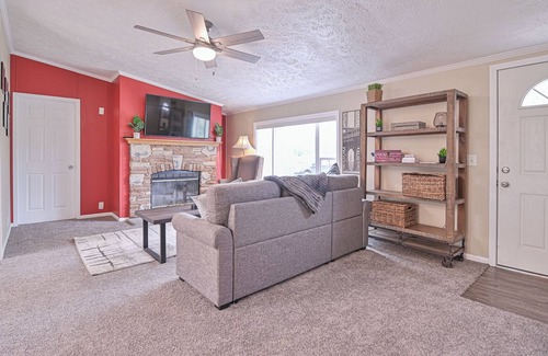 Emerado House | Secluded, Spacious 3Bd 2Ba 3/4 Acre, 13min to UND, <1mi Grand Forks AFB,