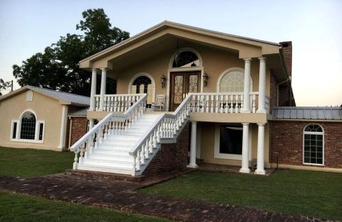 Magnolia House | Secluded Spacious Cabin for Groups in Pike County, Mississippi