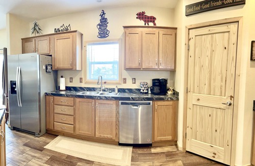Florissant House | Secluded Spacious Mountain Cabin, Hot Tub, Big Kitchen, Fireplace 4 Treed Acres