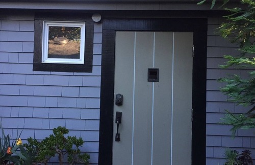 College Terrace Cottage | Secluded stand alone cottage 1/2 block from Stanford Campus