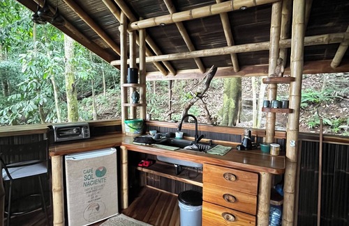 Dominical Cabin | Secluded Treehouse with Ocean Breezes 1 Bedroom 1 Bath Romantic hideaway