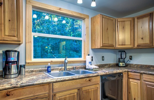 Fairview House | Secluded Treehouse w/Hot Tub + Biltmore Pass | Pet-Friendly Forest Escape