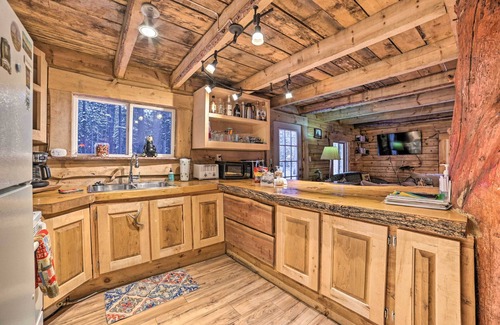 Vanderbilt Cabin | Secluded Vanderbilt Cabin, 9 Mi to Treetops!