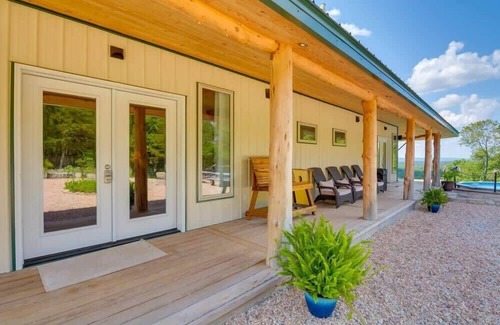 Eureka Springs Apartment | Secluded, views, Hot Tub Sleeps 4
