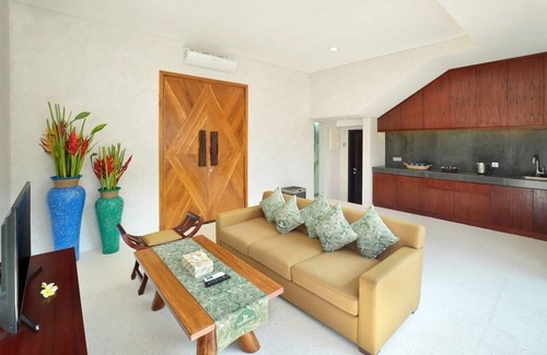 Kampial Villa | Secluded Villa Near GWK Cultural Park in Nusa Dua, Quiet and Lux!