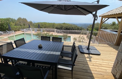 Saint-Laurent-du-Var Villa | Secluded villa with sea view and large swimming pool