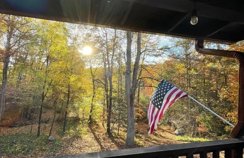 Cherokee Cabin | Secluded wilderness cabin retreat in Bryson City- Dog friendly! WiFi A/C