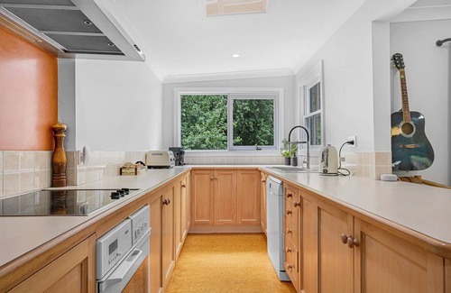 Lidster Cottage | Secluded Wine Country Cottage | MTB Amenities & Trails Nearby