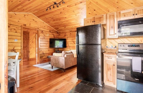 Carbon Hill Cabin | Secluded Wooded Cabin Near The Hocking Hills