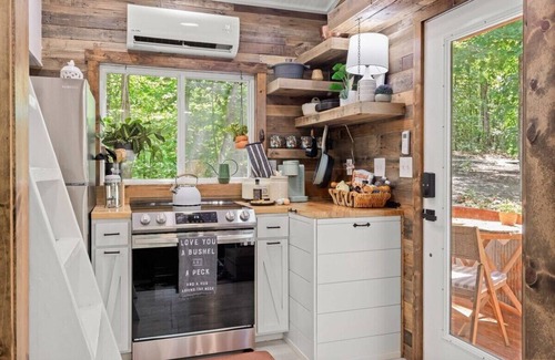 Powell Cabin | Secluded Woodland Cabin | Eggs & Clawfoot Tub