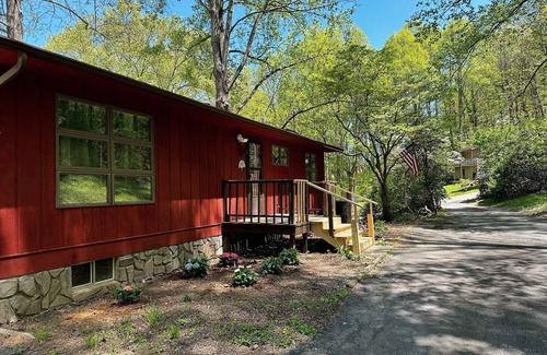 Waynesville Cabin | Secluded, yet centrally located. Quiet Retreat. EV charger friendly