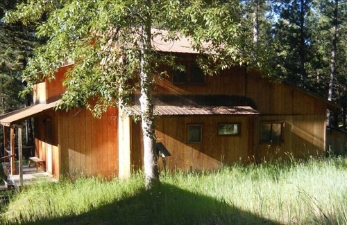 Darby House | Seclusion and the great outdoors in this Bitterroot Haven