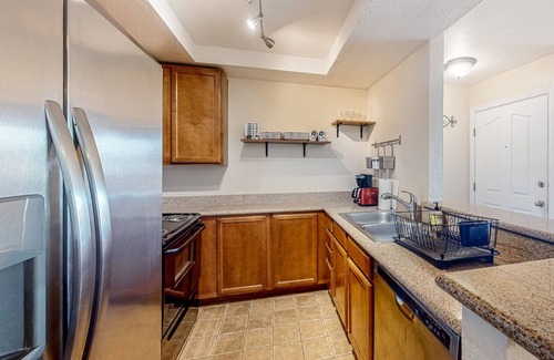 Loma Alta Condo | Second-floor condo near ocean in gated community with pool & hot tub
