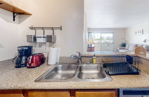 Loma Alta Condo | Second-floor condo near ocean in gated community with pool & hot tub
