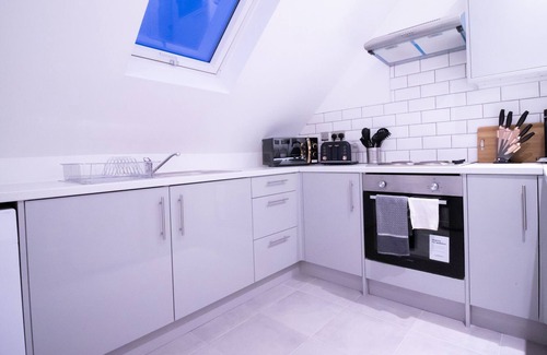 Rushmoor District Apartment | Second Floor, E-Elite-Suite-Private Bathroom