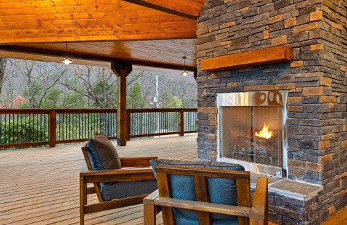 Blairsville House | Second-floor mountain view suite with firepits, deck, & game lounge