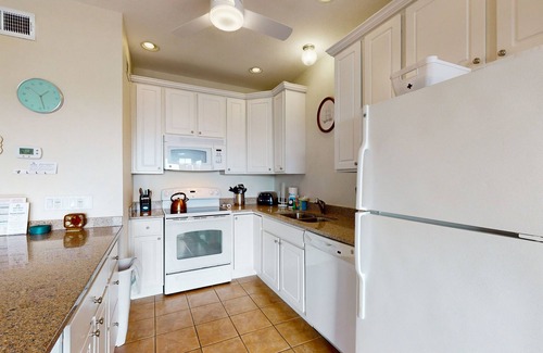 Hatteras Condo | Second-floor oceanfront condo with ocean view, pool, & central AC