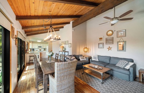 Manzanita House | Second Wind MCA#187Hot tub,1/4 block to beach access, Dogs OK, Gas Fireplace