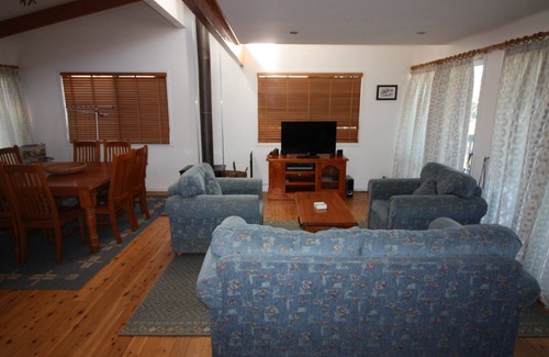 Manyana House | Seconds To Sand And Surf .